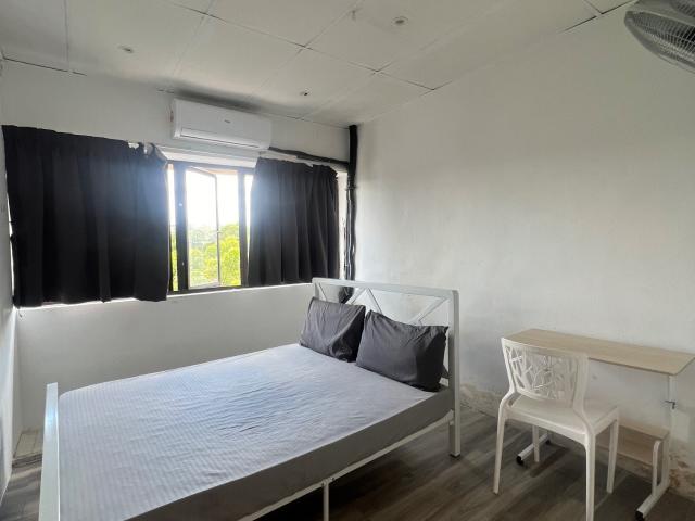 Single Room with Window and Private Bathroom @ SS 4d/2 near to LRT Kelana Jaya Station