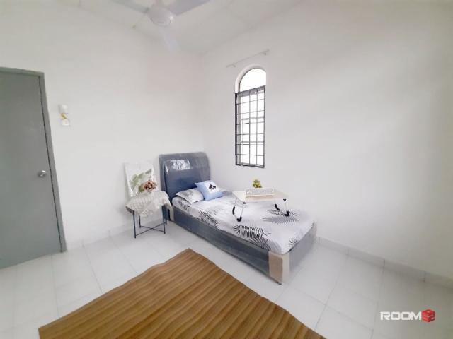 Single Room at Taman Bukit Serdang, Seri Kembangan Bilik Sewa Seri Kembangan [30% off] Tmn Bkt Serdang, Serdang