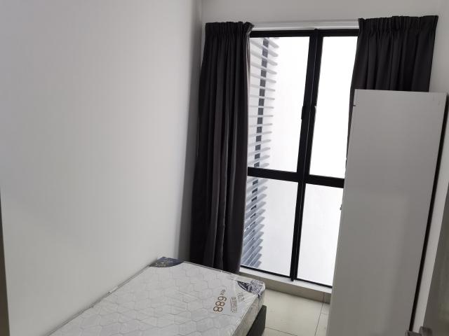 Single Room at Astetica Residences, Seri Kembangan Near KTM The Mines