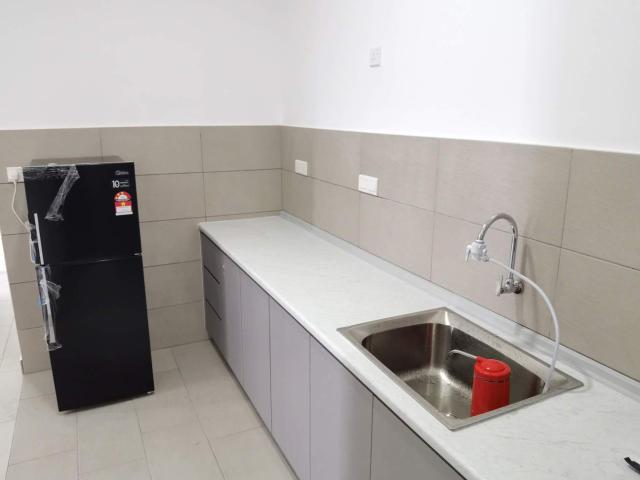Single Room at Astetica Residences, Seri Kembangan Near KTM The Mines