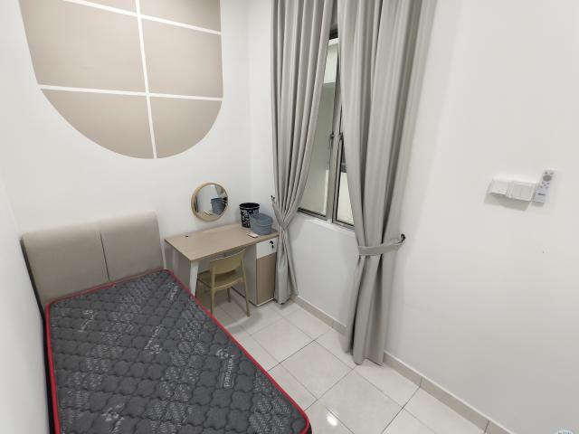 Single Room at Casa Tiara Subang SS16 Free WiFi Walking to LRT&KTMLAST ROOM LEFT