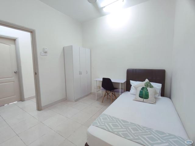 Single Room at Pelangi Utama, Bandar Utama