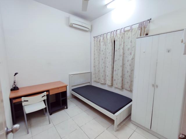 Single Room at Pelangi Utama, Bandar Utama