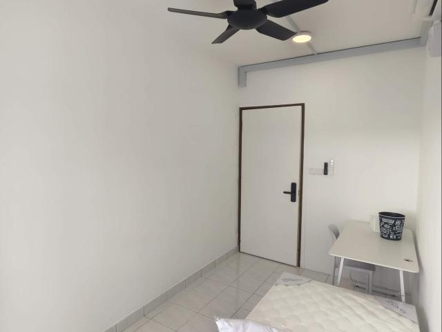 Single Room at Puncak Seri Kelana @ Ara Damansara Free WiFi Walking to LRT