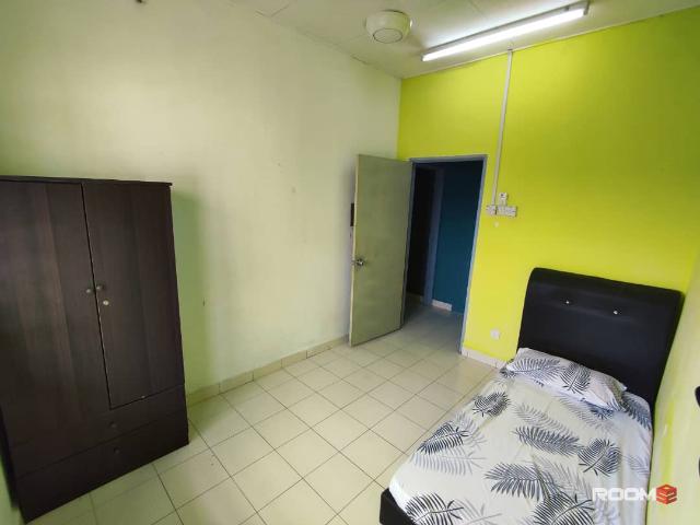 Single Room at Seri Kembangan, Selangor, Bilik Sewa Seri Kembangan [ FREE WIFI, Near KTM] Desa Saujana, The Mines