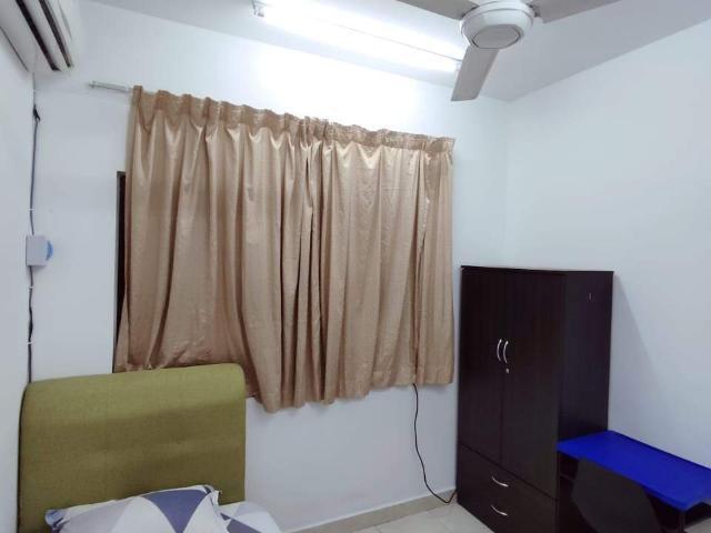 Single room available at Pelangi Utama