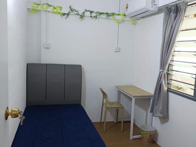 Single Room Available For Rent
