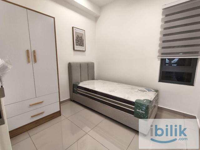Single room available in july