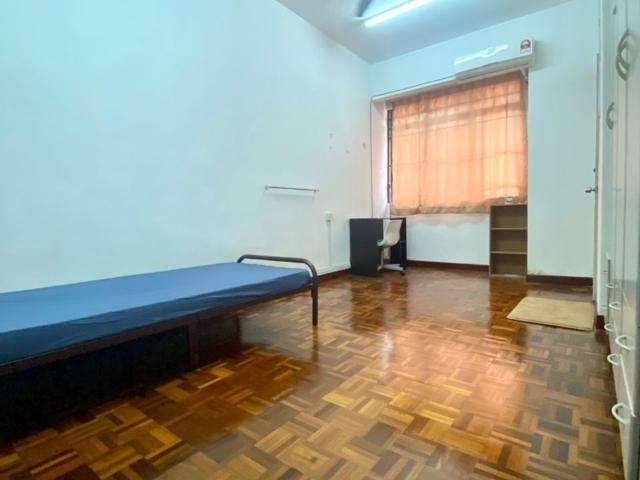 Single room bandar utama, near to: ming tien food coiurt, one utama, centrepoint, mrt bandar utama