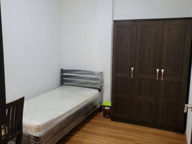 Single room en suite in new private landed house