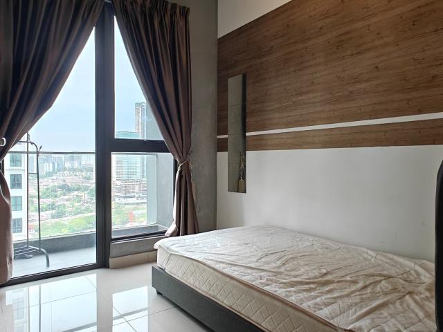 Single Room Female Unit at Old Klang Road Car Park Available