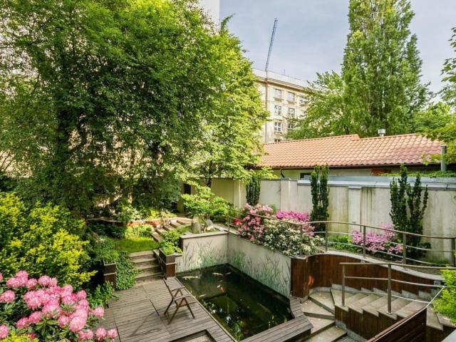 Single room for a girl near Metro Wilanowska, close to Lazarski University