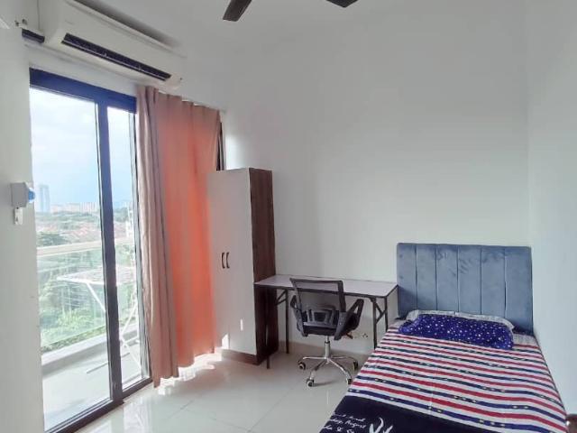 Single room for female at Glomac Centro,Bandar utama, Kuala Lumpur
