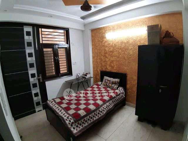 Single Room for Male In 3 BHK In Sector 4