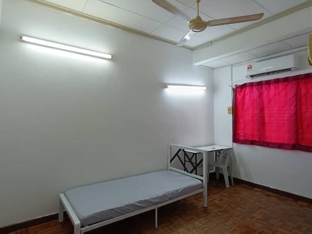 Single Room for Rent at Kota Kemuning near Main Place mall