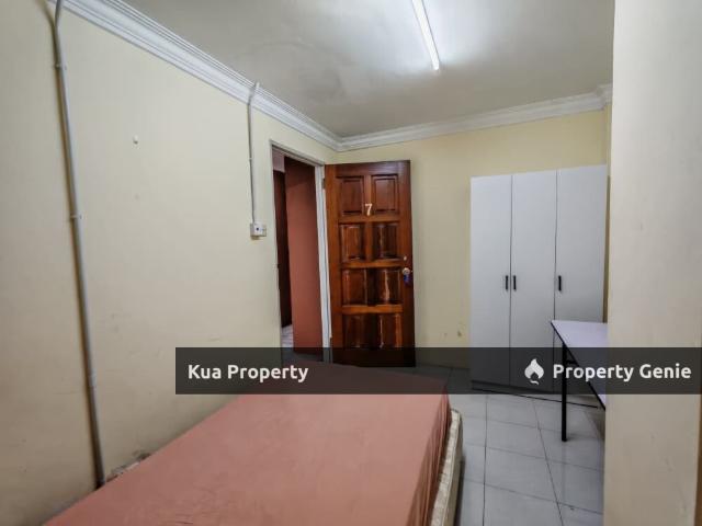 Single Room for Rent! Located at Central Court Apartment, near MBKS