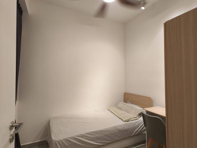 Single room free utilities opposite pearl point NEW