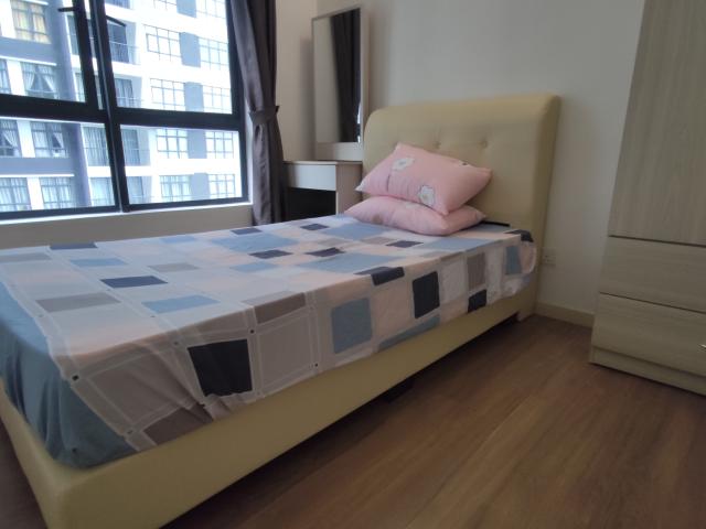 Single Room Fully furnished, with car park, facing swimming pool good scenic view near LRT at Casa Green, Bukit Jalil
