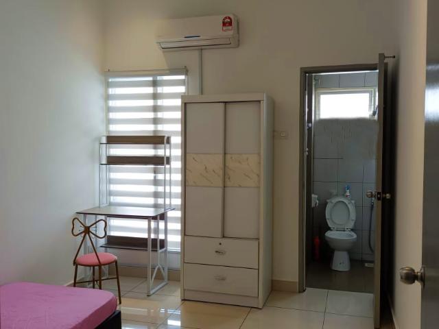 Single Room have Fully Furniture & Included Utility Bill & Unifi for Rent in Bandar Botanic Gated Guarded House