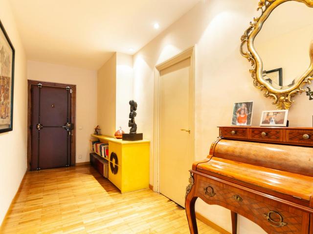 Single room in Sant Gervasi Galvany with private bathroom