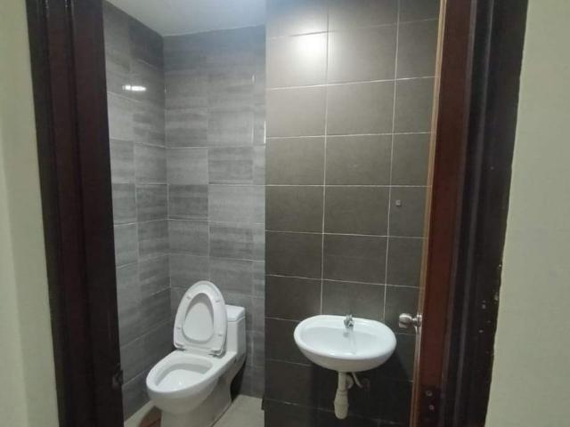 Single room no aircond for rent at Symphony tower Balakong, c180 Traders Square, Seri Kembangan, Amerin mall