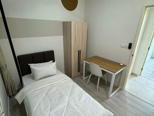 Single room. Ready Move In