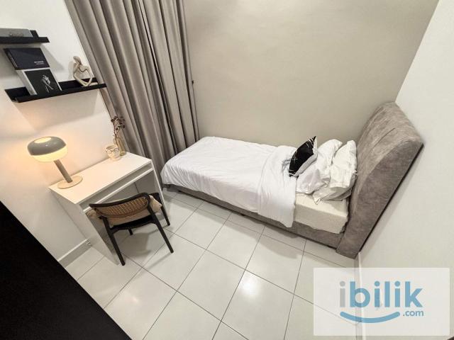Single room rm650 only for mix gender house in mercu jalil nearby kuchai lama!
