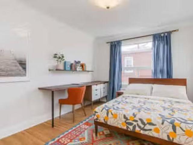 Single Room / Semi Private Bathroom