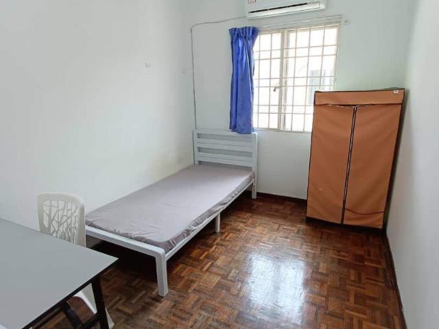 single room setia alam low deposit n zero deposit available now