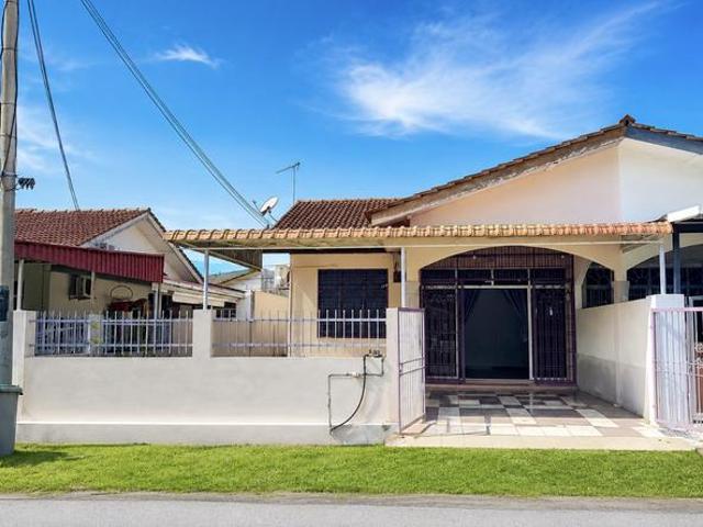 Single terraced house