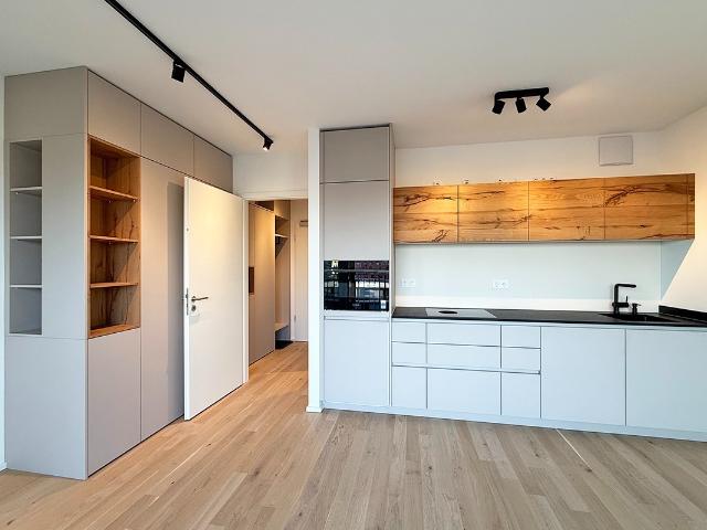 Singles aufgepasst: Teilmöbliertes DG Apartment mit Südbalkon und Alpenblick