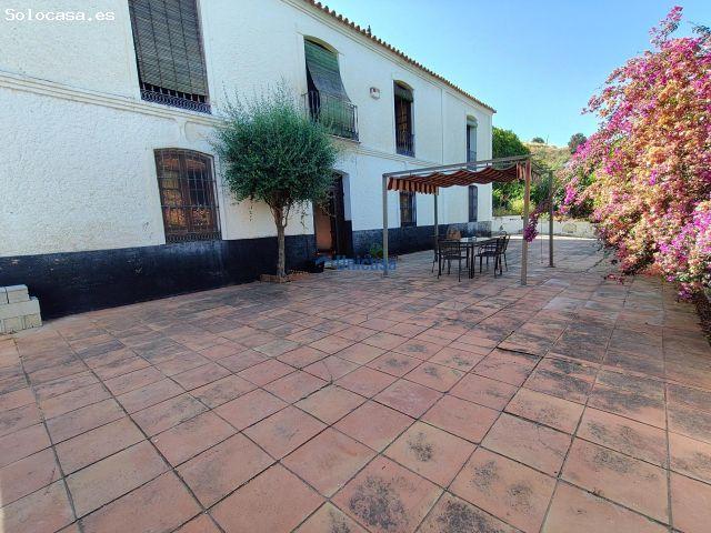 Singular vivienda centenaria, situada en la tranquila zona de La Huertecilla, en Campanillas
