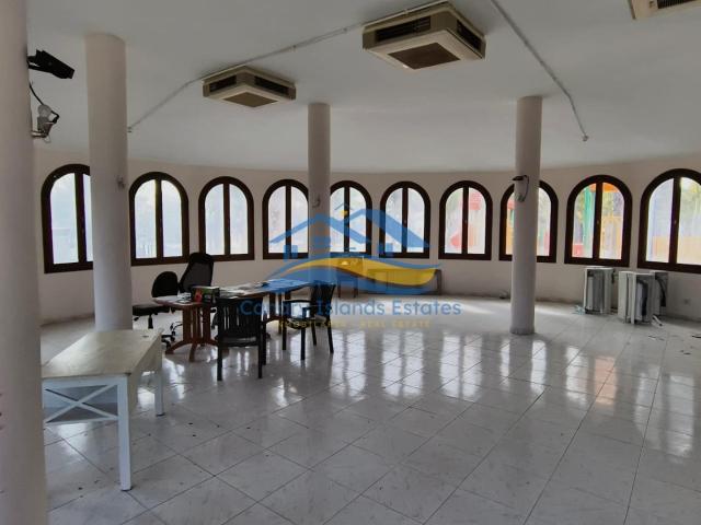 Singular Edificio Comercial Circular de 477 m2 — Oasis Duna, Corralejo | Excepcional Oportunidad de Desarrollo e Inversión