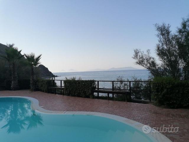 Sicilia, in villaggio turistico, settimane estive