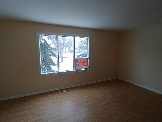 Side by side House | 3 Bed | 1 Bath