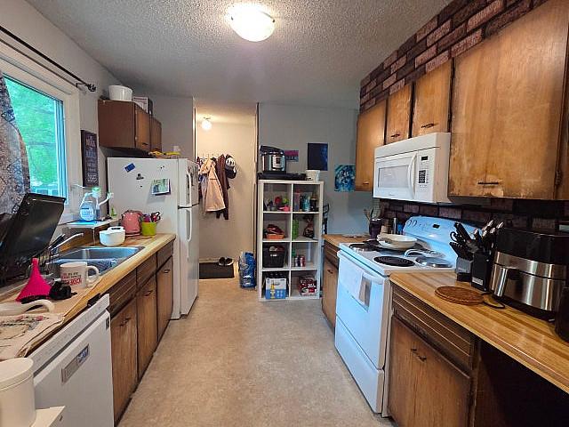 Side by side Home/ 4 Bed/ 1.5 Bath/ Crestview