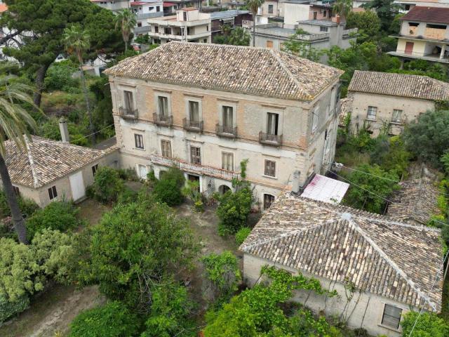 Siderno – Villa dell'800 dal grande potenziale turistico/res. 720m² Siderno