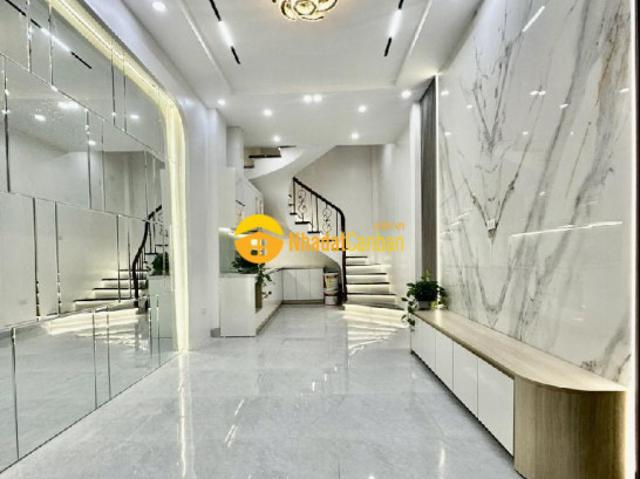 Siêu hiếm nhà kim mã chỉ hơn 5 tỷ. Nội thất đẹp long lanh, ở ngay nhanh chân thì còn