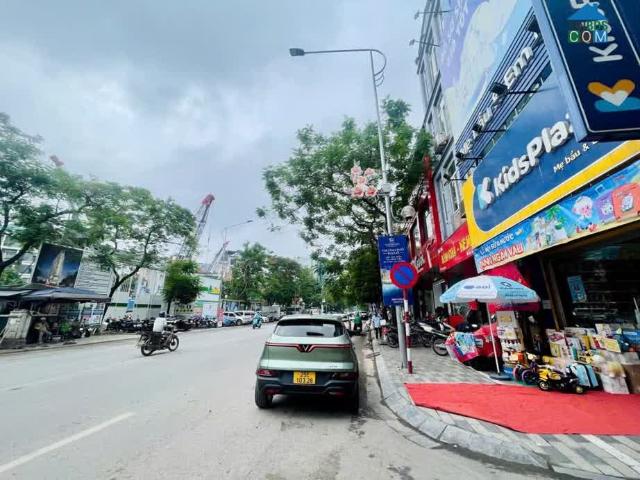 Siêu hót Nhà Tây Hồ Chính chủ 2 bác có tuổi muốn bán nhà mộc nguyên căn 32m, MT. 3.6, 4 tầng, oto