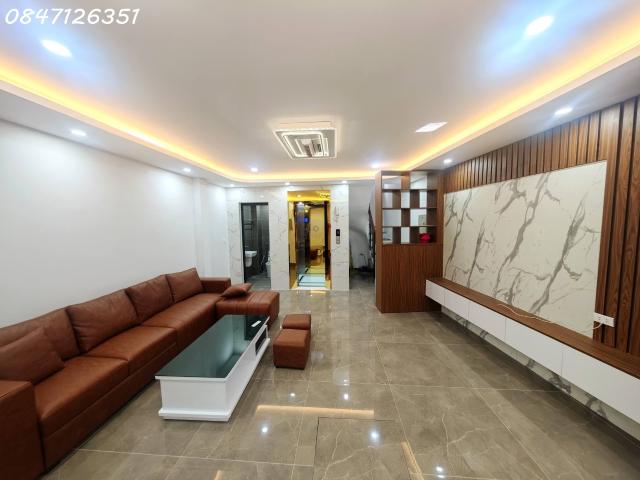 Siêu phẩm Cầu Giấy 40m 7T thang máy, gần ô tô, mới tinh, nhỉnh 11 tỷ