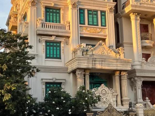 Siêu phẩm biệt thự trong lòng Đống Đa 350m2 Giá 82 tỷ Không gian sống đẳng cấp. LH: 0393468