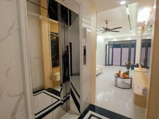 Siêu Phẩm Giáp Bát – Nhà Đẹp 5 Tầng Thang Máy – Full Nội Thất – Chỉ Việc Xách Vali Về Ở