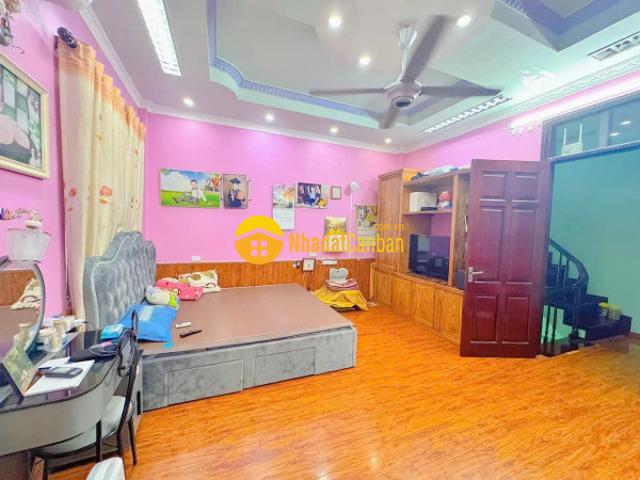 Siêu phẩm hoàng hoa thám, 4 tầng đẹp long lanh, mặt tiền rộng, lô góc thoáng, ngõ nông, vị trí đẹp
