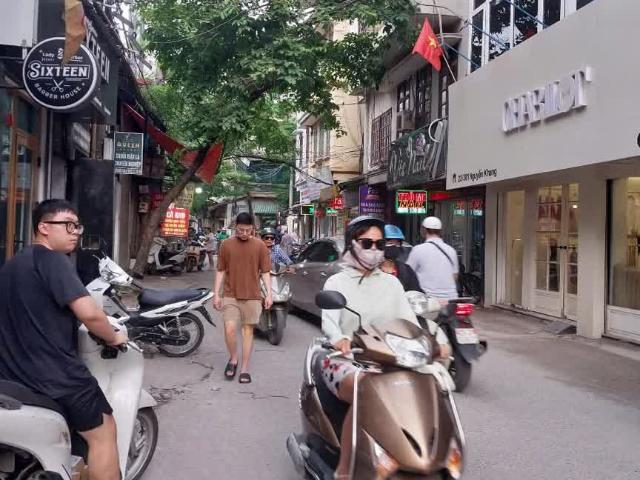Siêu Phẩm Nguyễn Khang, Ô Tô Đỗ Cửa, 5 Tầng 36m2, Nhỉnh 10 Tỷ