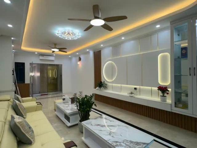 Siêu phẩm ngọc thụy, long biên 50m 7 tầng thang máy full nội thất xịn gara ô tô
