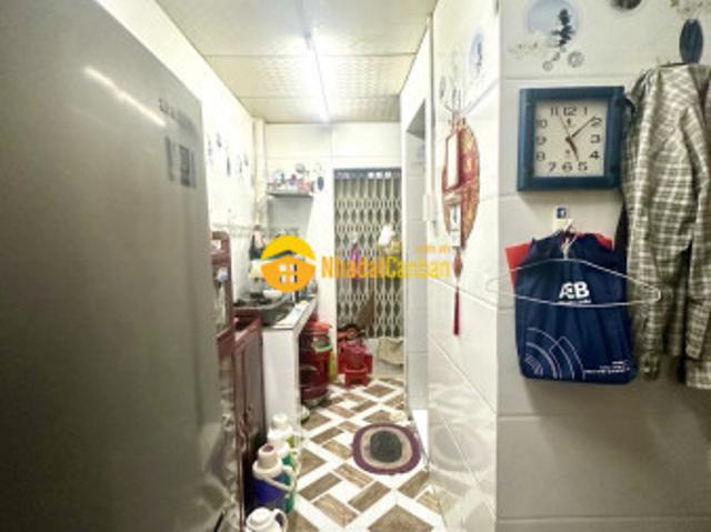 Siêu phẩm sát quận 1 23.4m2 nhà 2 tầng, 2 mặt hẻm trước sau ngay bến vân đồn trung tâm quận
