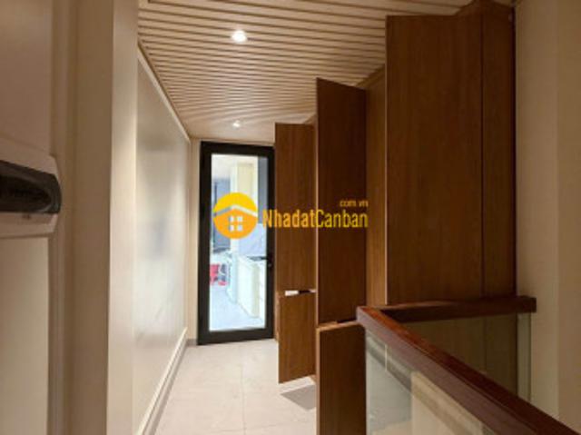 Siêu phẩm trở lại ô tô đỗ cổng bể bóng trong nhà thang máy full nội thất cao cấp