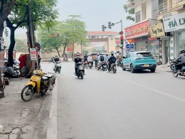 Siêu Phố Hoàng Văn Thái – 2 Mặt Tiền – 8 Tầng Thang Máy Xịn – Kinh Doanh Đỉnh – Cho Thuê 120