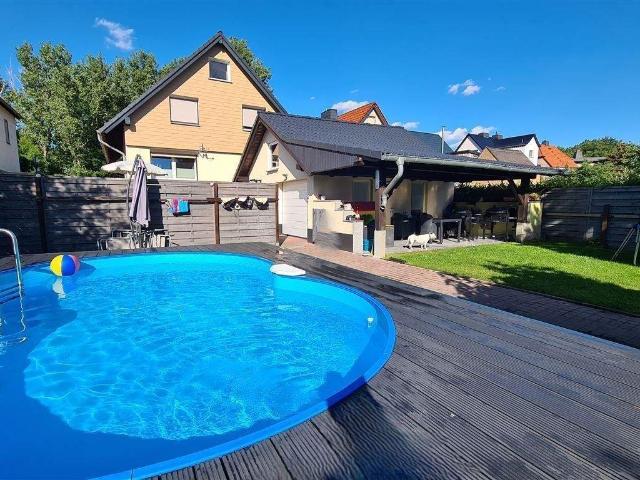 Sie genießen Ihr Zuhause am Pool und lassen es sich bezahlen neugierig?