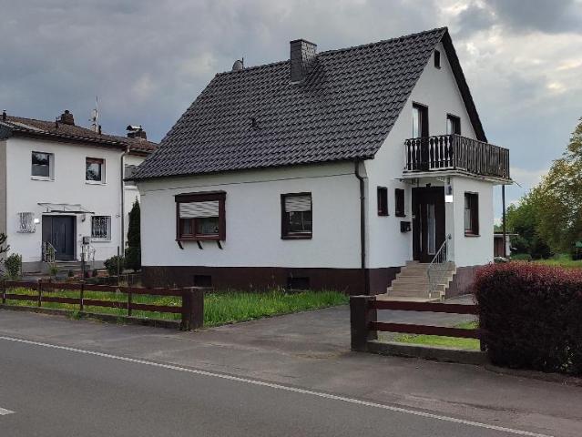 Ideal für 2 3 Personen! Freistehendes Einfamlienhaus mit großem Garten und 2 Garagen in Seligenthal